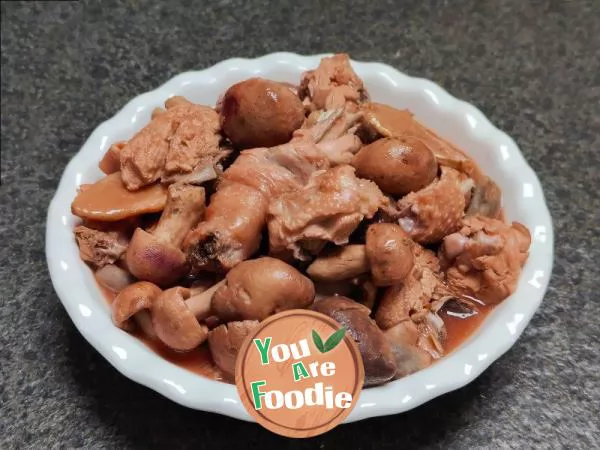 Stewed-chicken-with-fresh-red-mushrooms