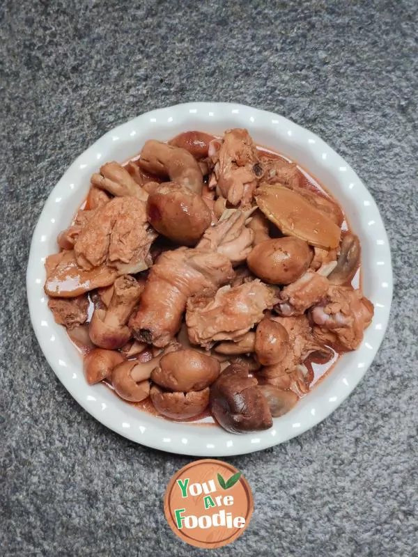 Stewed chicken with fresh red mushrooms