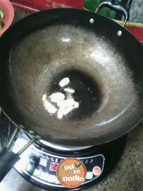 Fried pork with cucumber