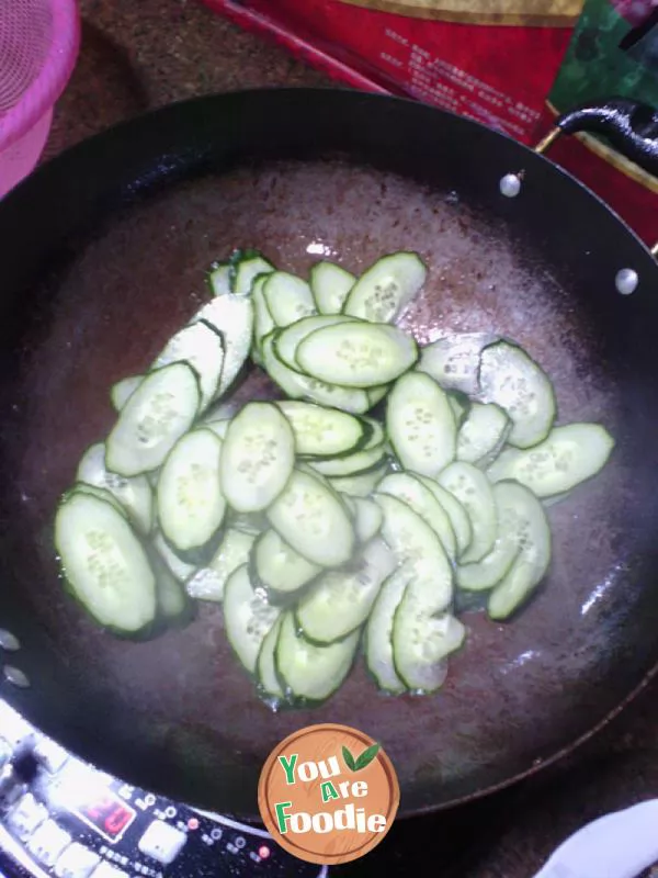 Fried pork with cucumber