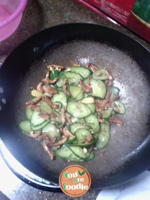 Fried pork with cucumber