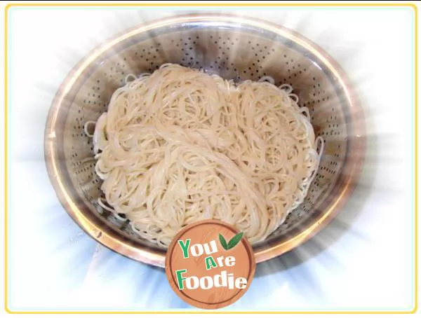 Dry mixed spaghetti