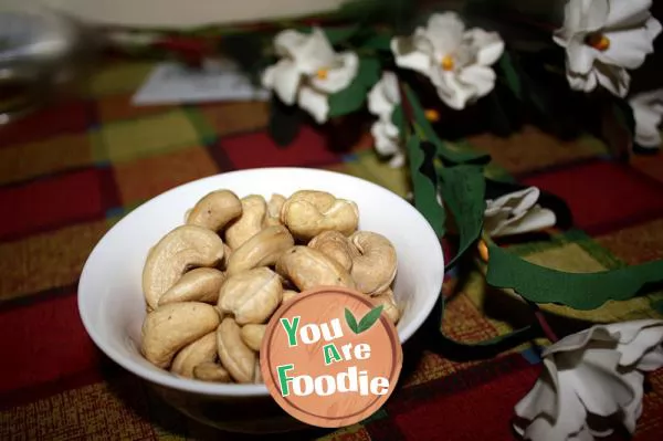 Cashew nuts from the salt bureau (a snack made in three minutes)