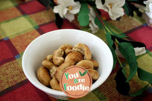 Cashew nuts from the salt bureau (a snack made in three minutes)