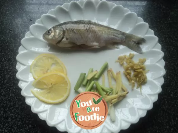 [spicy roasted crucian carp]