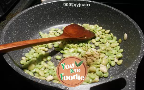 Stir fried lima beans with minced beef