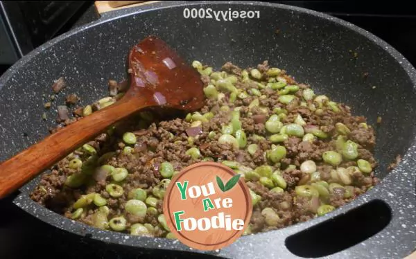 Stir fried lima beans with minced beef