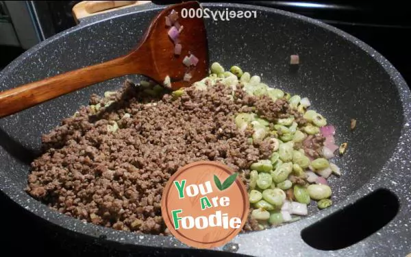 Stir fried lima beans with minced beef