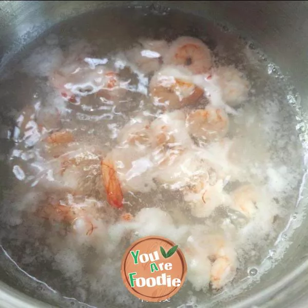 Butterfly noodles with shrimp balls in butter