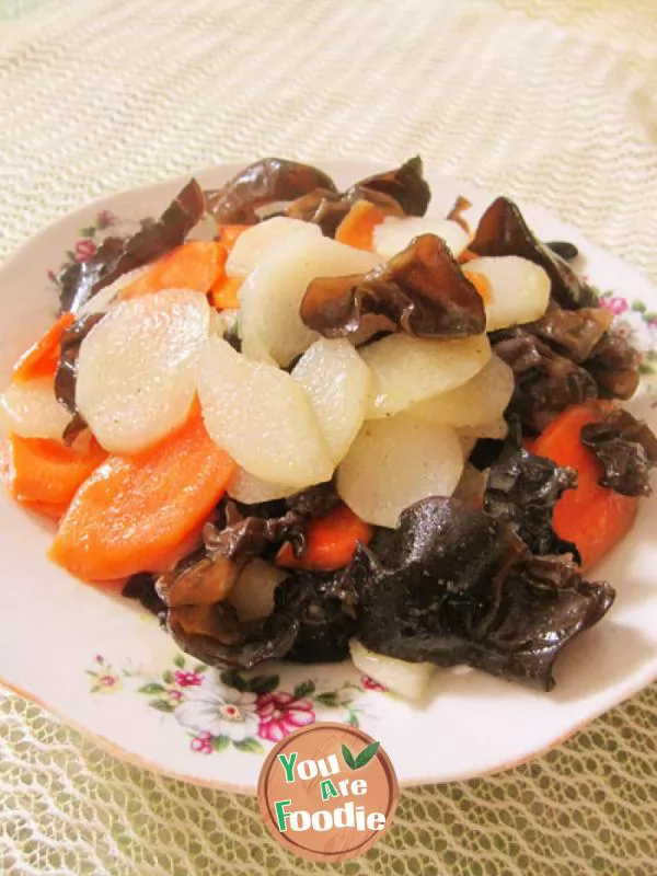 Fried agaric with carrot and yam