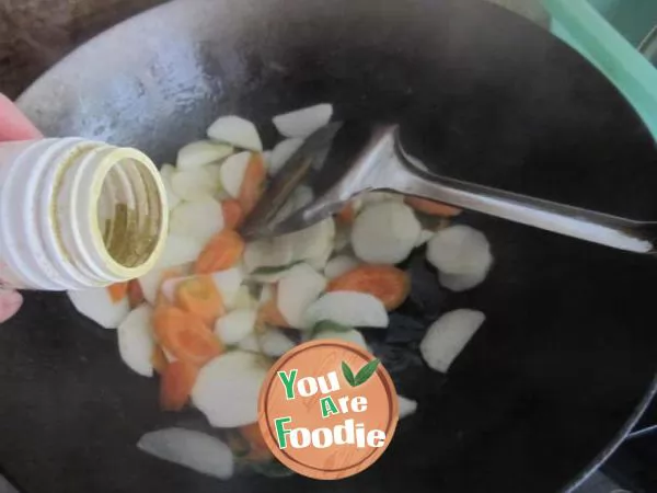 Fried agaric with carrot and yam