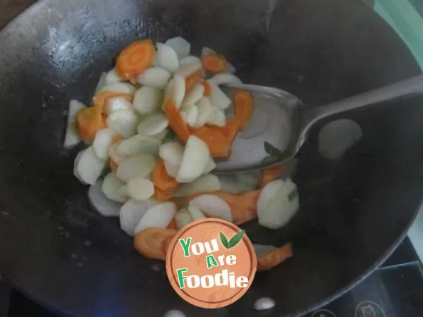 Fried agaric with carrot and yam