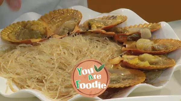 Steamed scallops with vermicelli