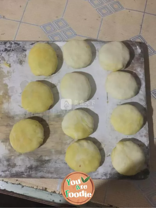 Steamed bread with shredded radish and ham