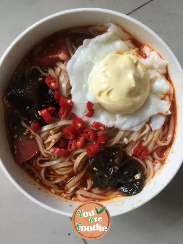 Noodles in sour soup