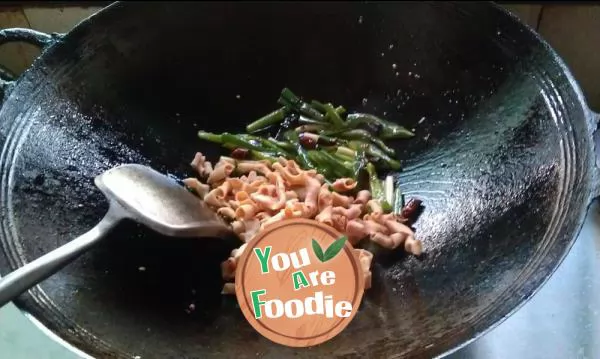 Fried goose intestines with green pepper