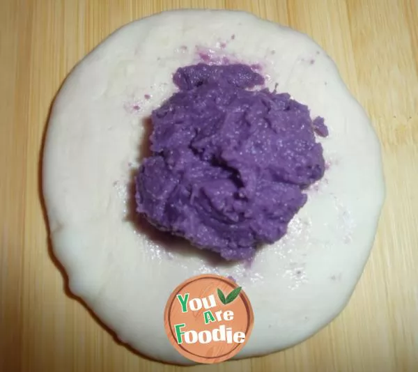 Milk flavored purple potato cake