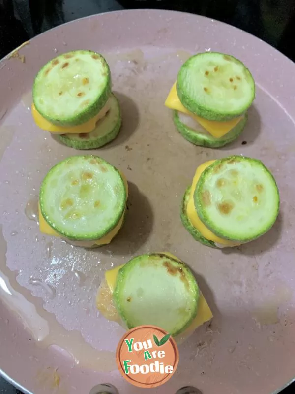 Christmas Snack (Cuiyu Gourd Burger)