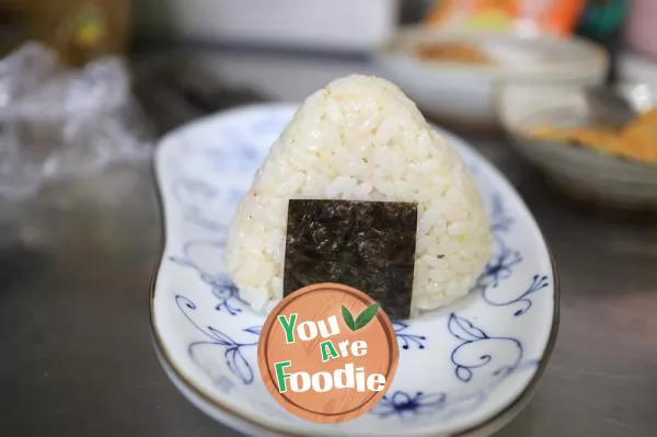 Steamed rice with chicken, radish and laver