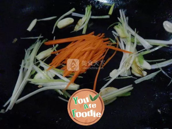 Fried noodles with shredded bamboo shoots