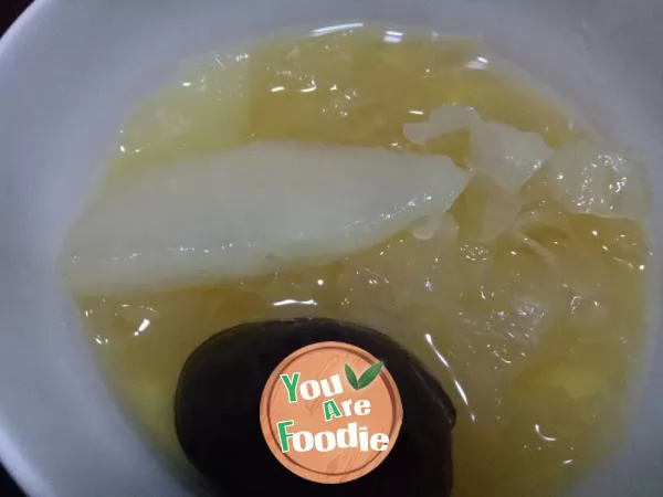 Snow pear and tremella soup