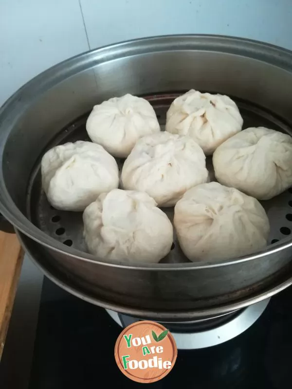 Vegetable, tofu, and fungus buns