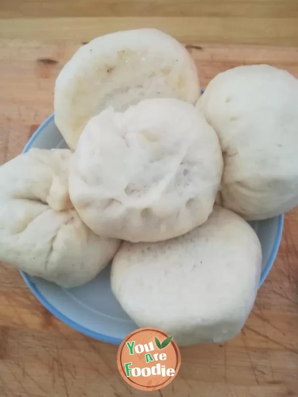 Vegetable, tofu, and fungus buns