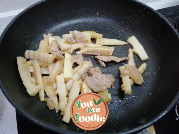 Stir fried pork slices with bamboo shoots