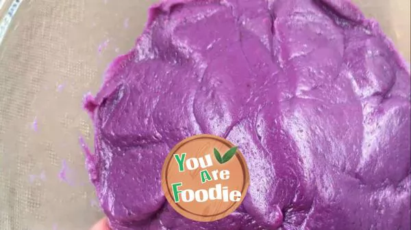 Milk-flavored-purple-potato-paste-filling-is-easy-to-make-and-versatile