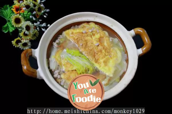 Boiled baby cabbage with egg horn