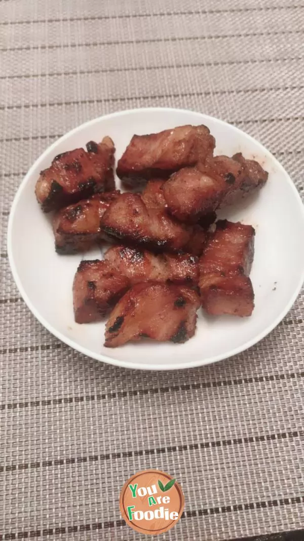 Eat two pieces of meat with spring flavored plum blossom meat