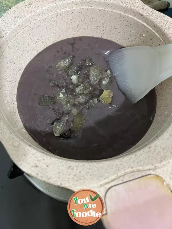 Making bean paste crisp