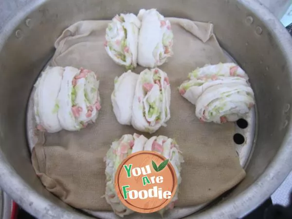 Cabbage ham bean dregs roll