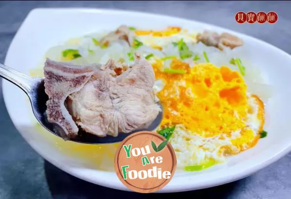 Fried pork ribs and shredded radish soup