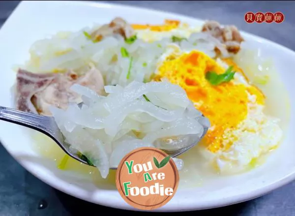 Fried pork ribs and shredded radish soup