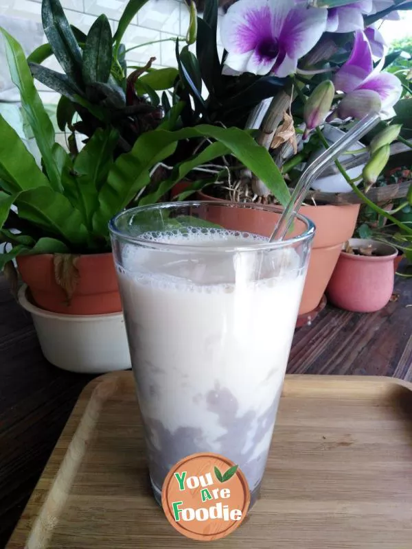 Thick Coconut Milk with Taro Puree