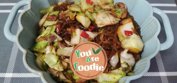 Fried-noodles-with-cabbage