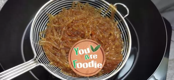 Fried noodles with cabbage