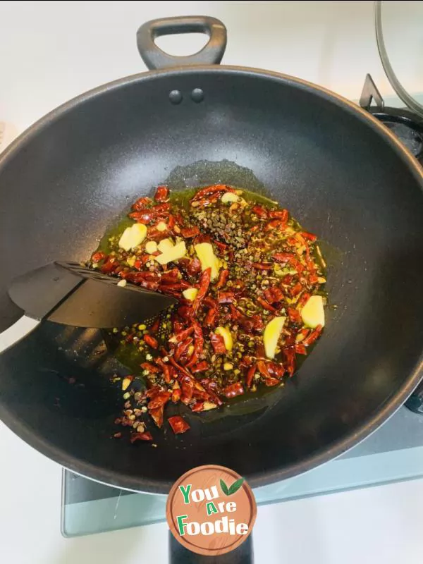 Braised beef tendon with spicy sauce