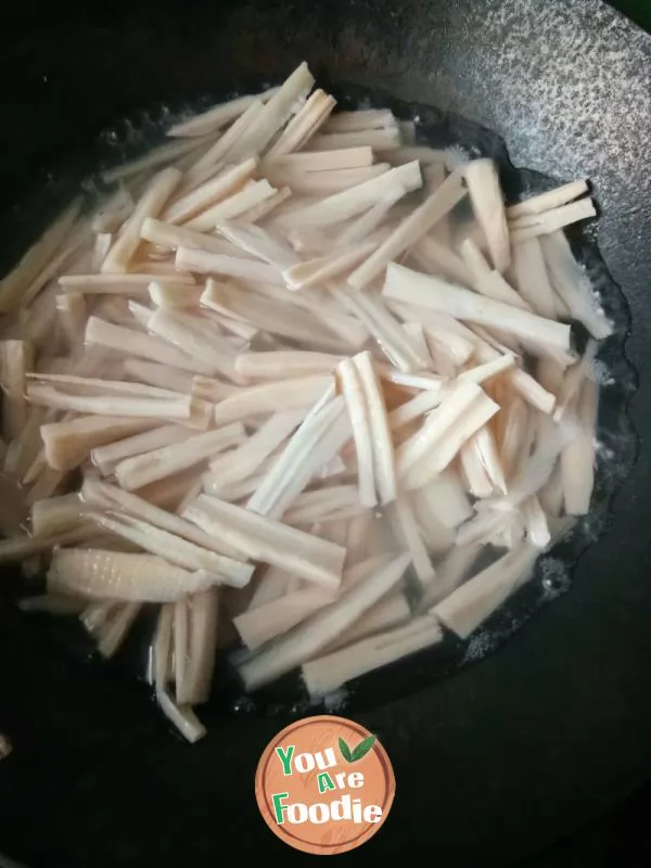 Hot and sour lotus root shreds