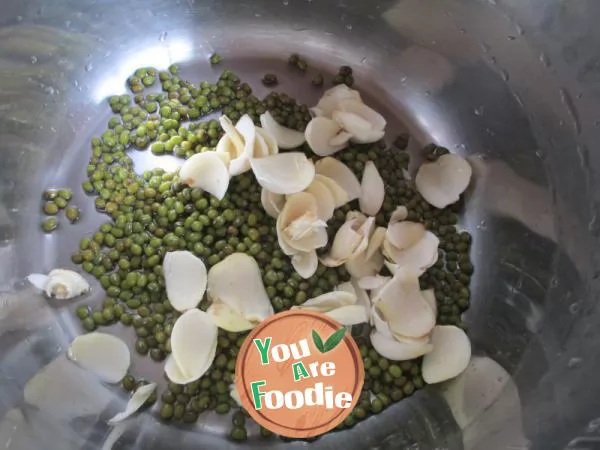 Mung bean and Lily soup