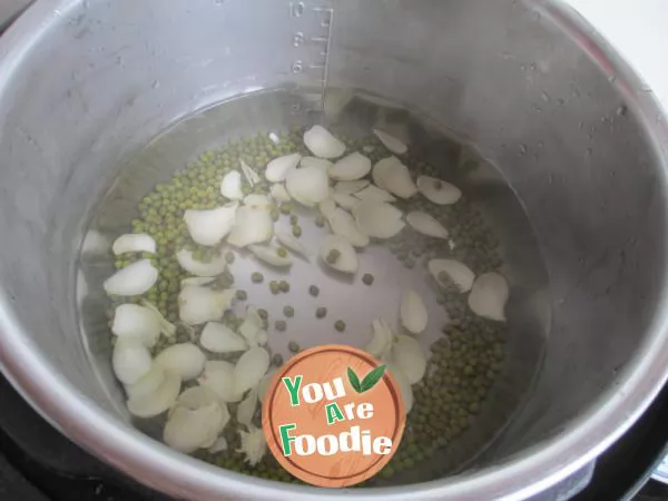 Mung bean and Lily soup