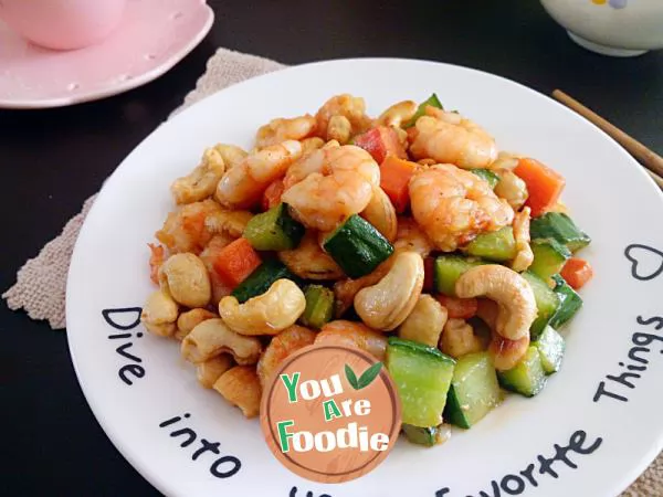 Fried shrimps with cashew nuts