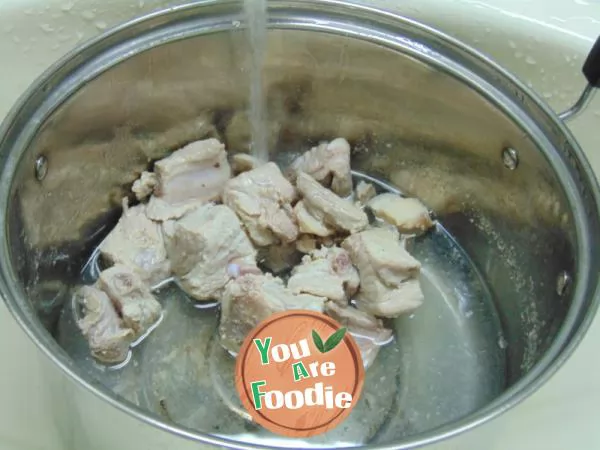 Spare ribs and lotus root soup