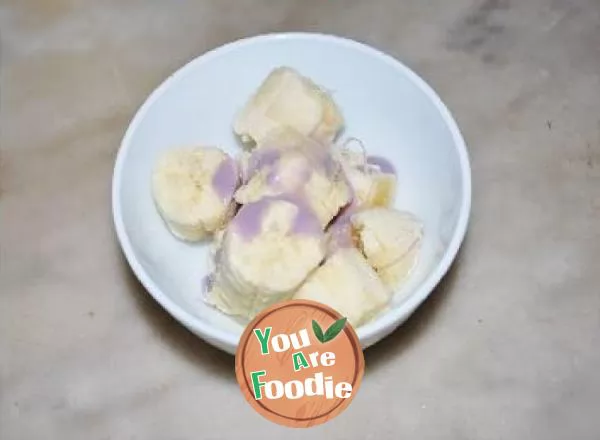 Delicious and eye-catching banana pie