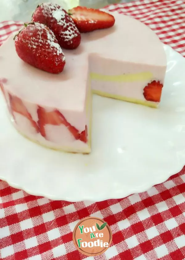 Strawberry Mousse Cake 