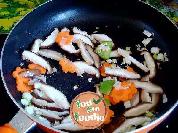 Fried agaric with mushroom and green pepper