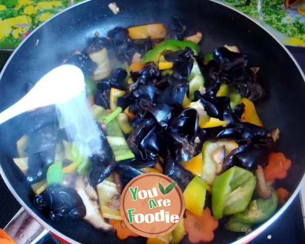 Fried agaric with mushroom and green pepper