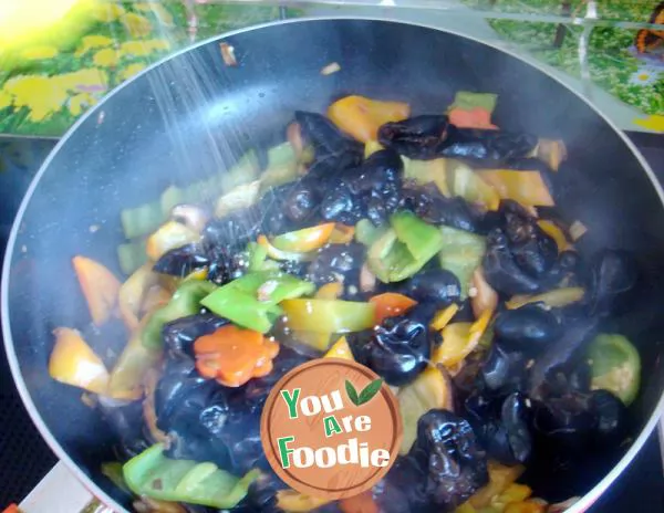 Fried agaric with mushroom and green pepper