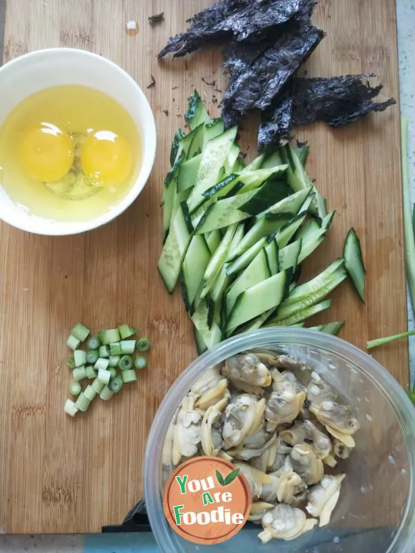 Cucumber egg clam soup